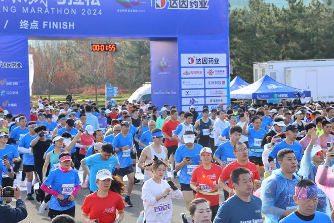 欢乐开跑！达因·2024荣成马拉松欢乐跑掀起全民健身热潮(图2)