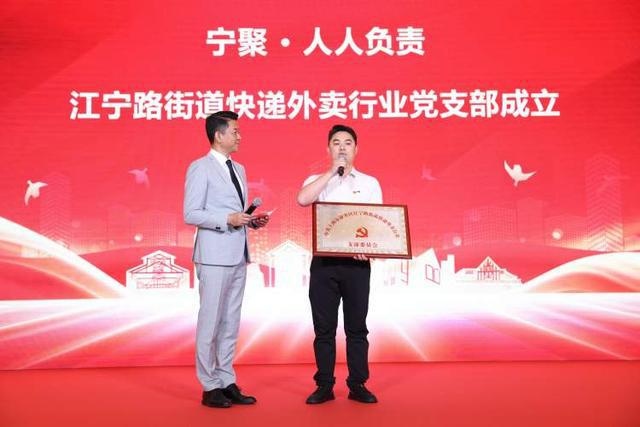 快递小哥找到了新角色这条马路实现蜕变打造善治街区新路径(图2)