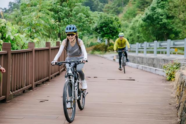 比跑步好坚持比游泳省事！这运动超适合35+妈妈燃脂塑形增肌(图8)