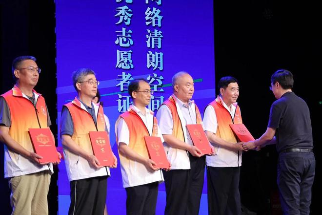 挖掘服务场景、挖潜银发经济鼓励社会企业为“早上海”提供闲时资源(图1)