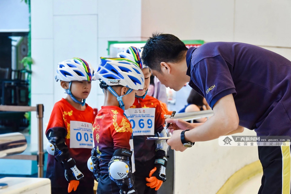 Kaiyun（中国体育）：近百名南方少年走进冰场开启2024年广西青少年冰上竞速赛争夺(图2)