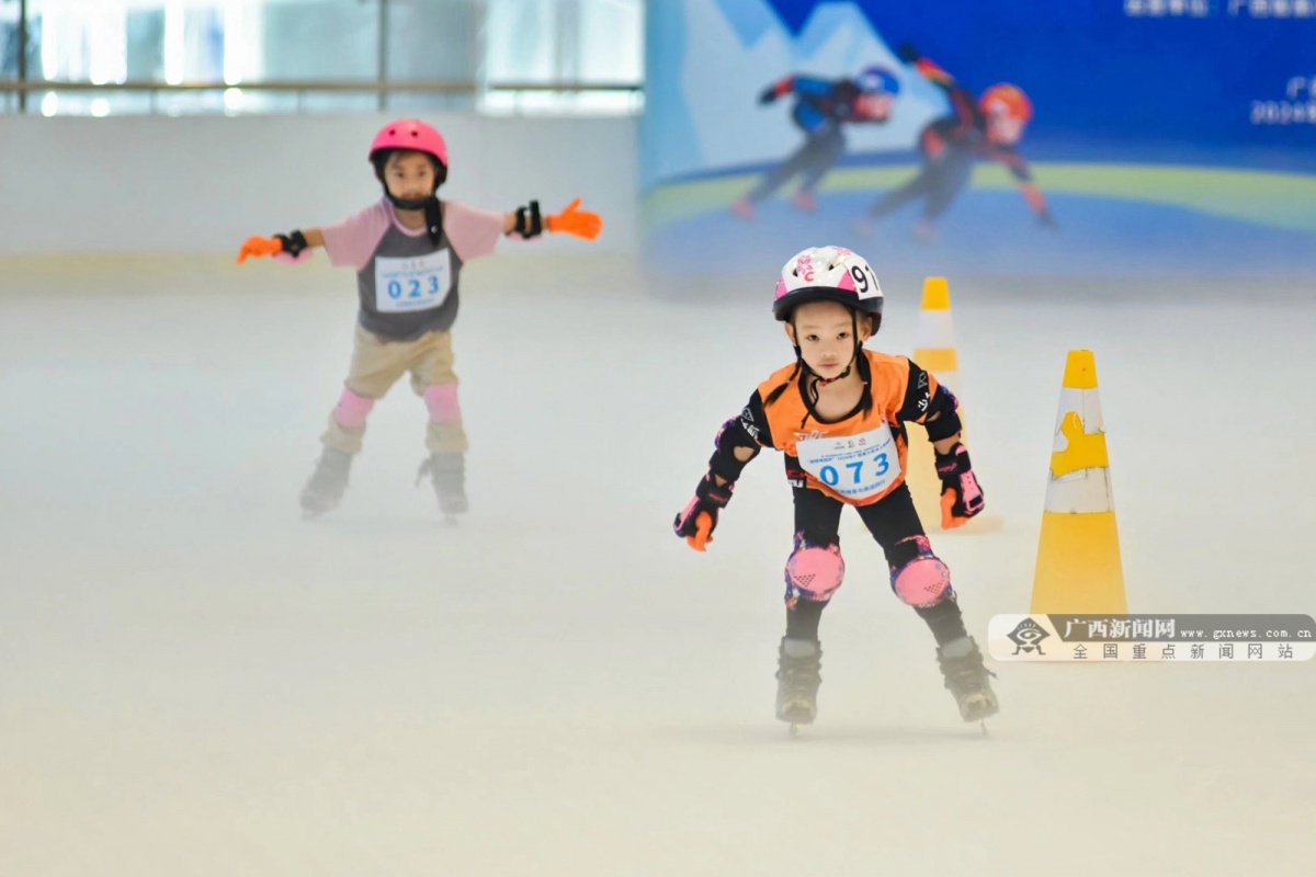 Kaiyun（中国体育）：近百名南方少年走进冰场开启2024年广西青少年冰上竞速赛争夺(图1)