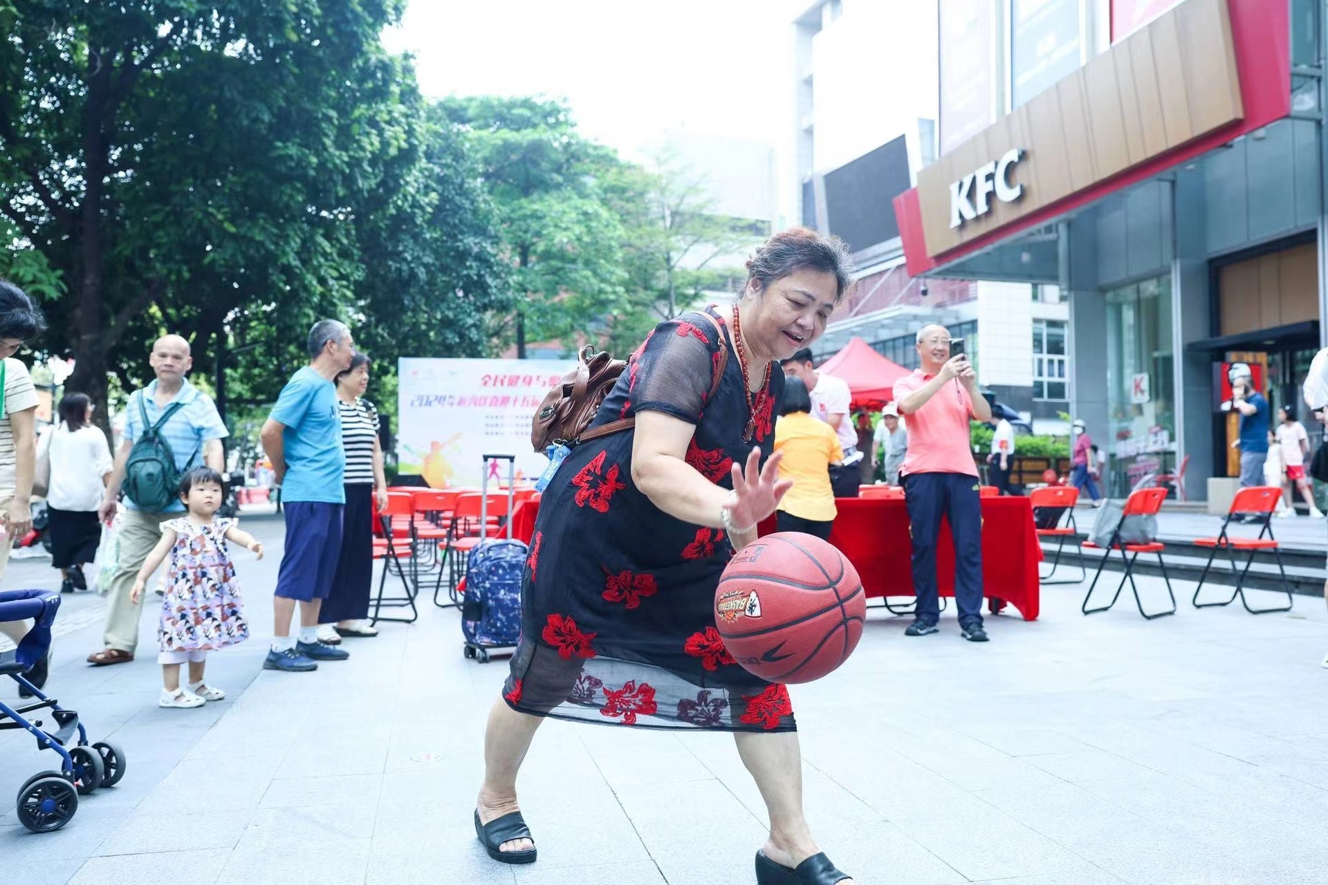 Kaiyun（中国体育）：全民健身与奥运同行越秀区举办2024年“全民健身日”系列活动(图3)