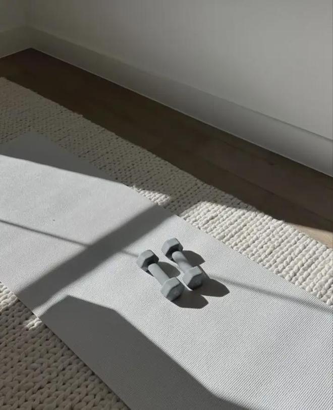 厌倦了出门健身？跟着这3点改变家里也是你的健身房！(图1)