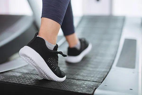 一项被低估的有氧运动比跑步轻松还对膝盖友好(图1)