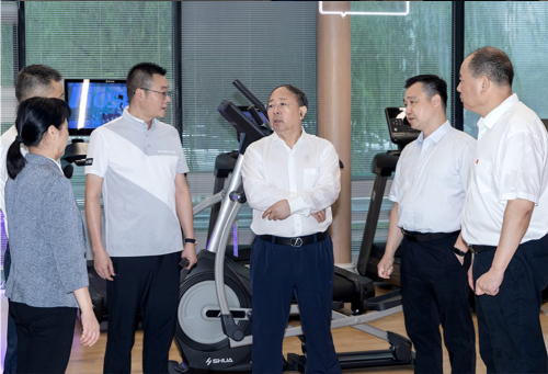 国家体育总局领导莅临舒华体育承建的篮球公园参观考(图2)