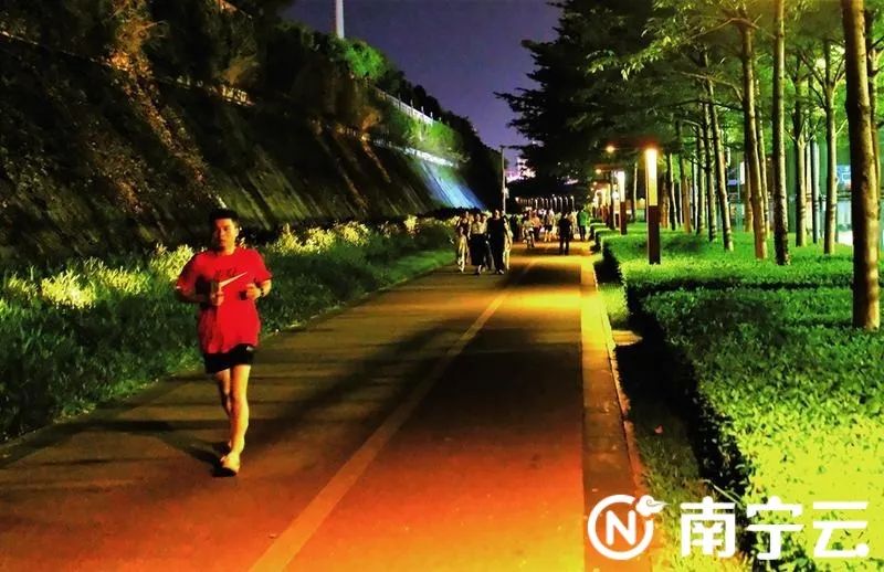 Kaiyun体育网站：点赞！邕江两岸让市民的“夜生活”变得这样惊艳(图1)