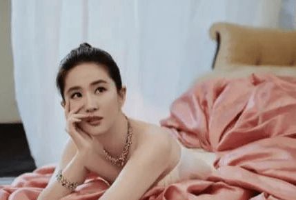 Kaiyun体育网站：刘亦菲在家健身大秀多肉身材傲人上围太吸睛被叫阿姨巧妙回应(图13)