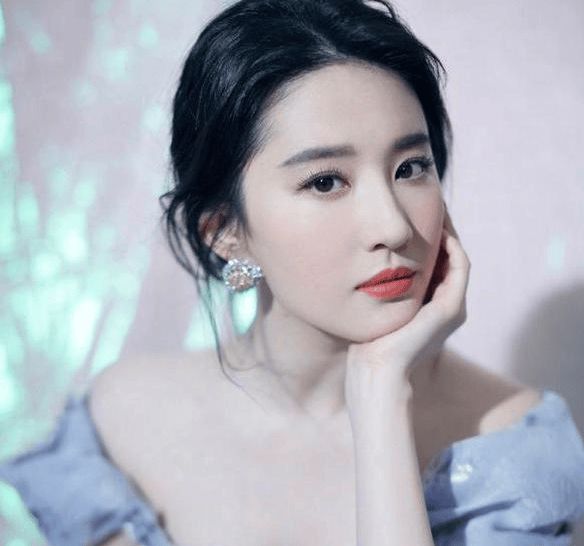 Kaiyun体育网站：刘亦菲在家健身大秀多肉身材傲人上围太吸睛被叫阿姨巧妙回应(图10)