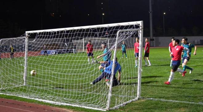 Kaiyun体育网站：精彩十“足”！2024年崂山区全民健身运动会足球赛开幕(图2)