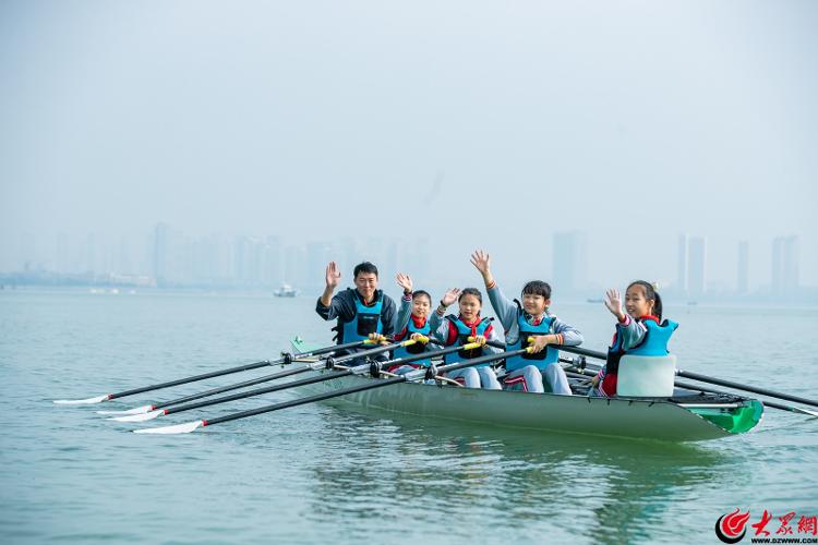 Kaiyun体育网站：2024年全国赛艇“奋进新征程运动促健康”全民健身志愿服务活动（青岛站）启动(图8)