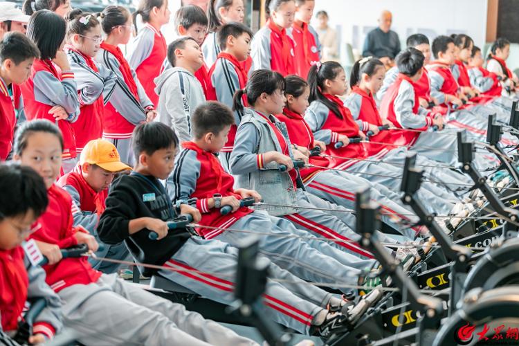 Kaiyun体育网站：2024年全国赛艇“奋进新征程运动促健康”全民健身志愿服务活动（青岛站）启动(图4)