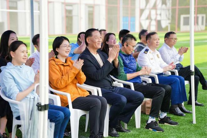 大零号湾科创运动汇启幕2024年闵行区“全民健身与奥同行”足球赛激情开赛！(图2)