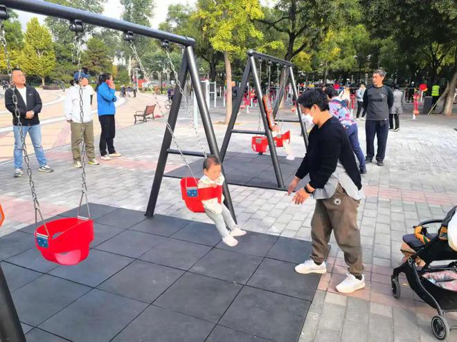 Kaiyun体育网站：焕新升级！亢山广场打造全龄友好健身场地(图2)
