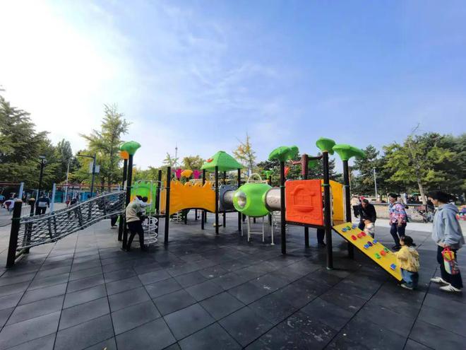 Kaiyun体育网站：焕新升级！亢山广场打造全龄友好健身场地(图3)