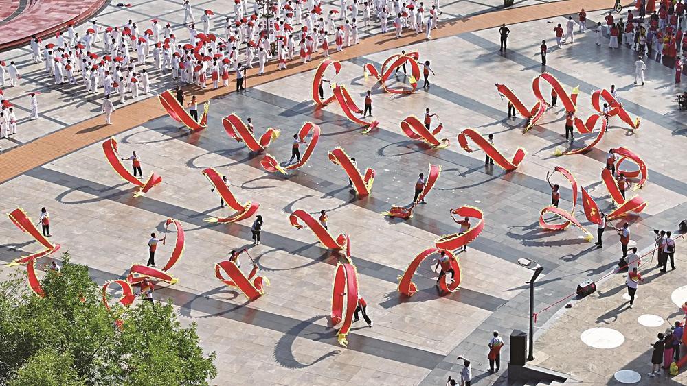 Kaiyun（中国体育）：迁安市2024年“城乡联动康乐同行”全民健身日展演激情上演(图1)