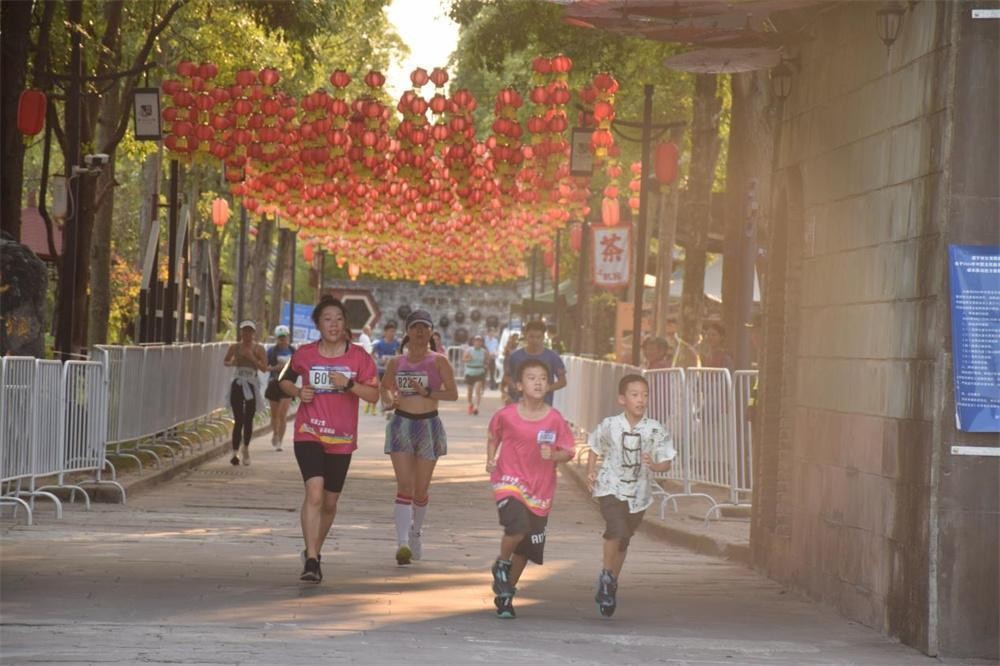 Kaiyun体育网站：2024中国全民健身走(跑)大赛(四川·遂宁船山站)城市联动接力赛暨青少年体能跑酷大赛落幕(图2)