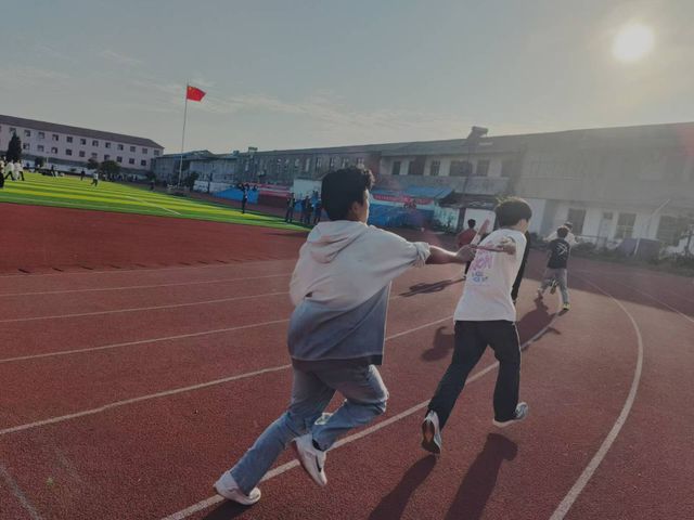体育育人绽放青春活力——萧县王寨中学举行2024年秋季运动会(图4)