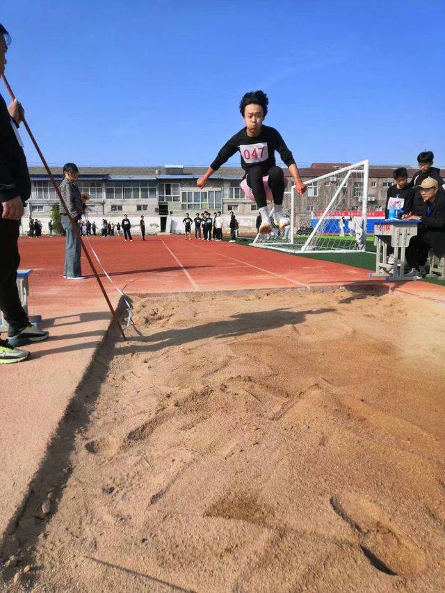 体育育人绽放青春活力——萧县王寨中学举行2024年秋季运动会(图8)