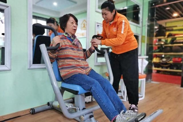 长宁这里新开一间专属老年人的“智慧健身房”!(图1)