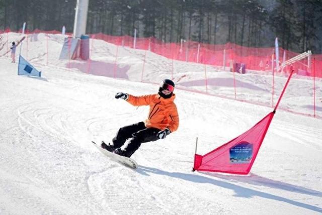 Kaiyun体育网站：四川省第七届全民健身冰雪季大幕拉开——冬游四川共赴冰雪运动之约(图1)
