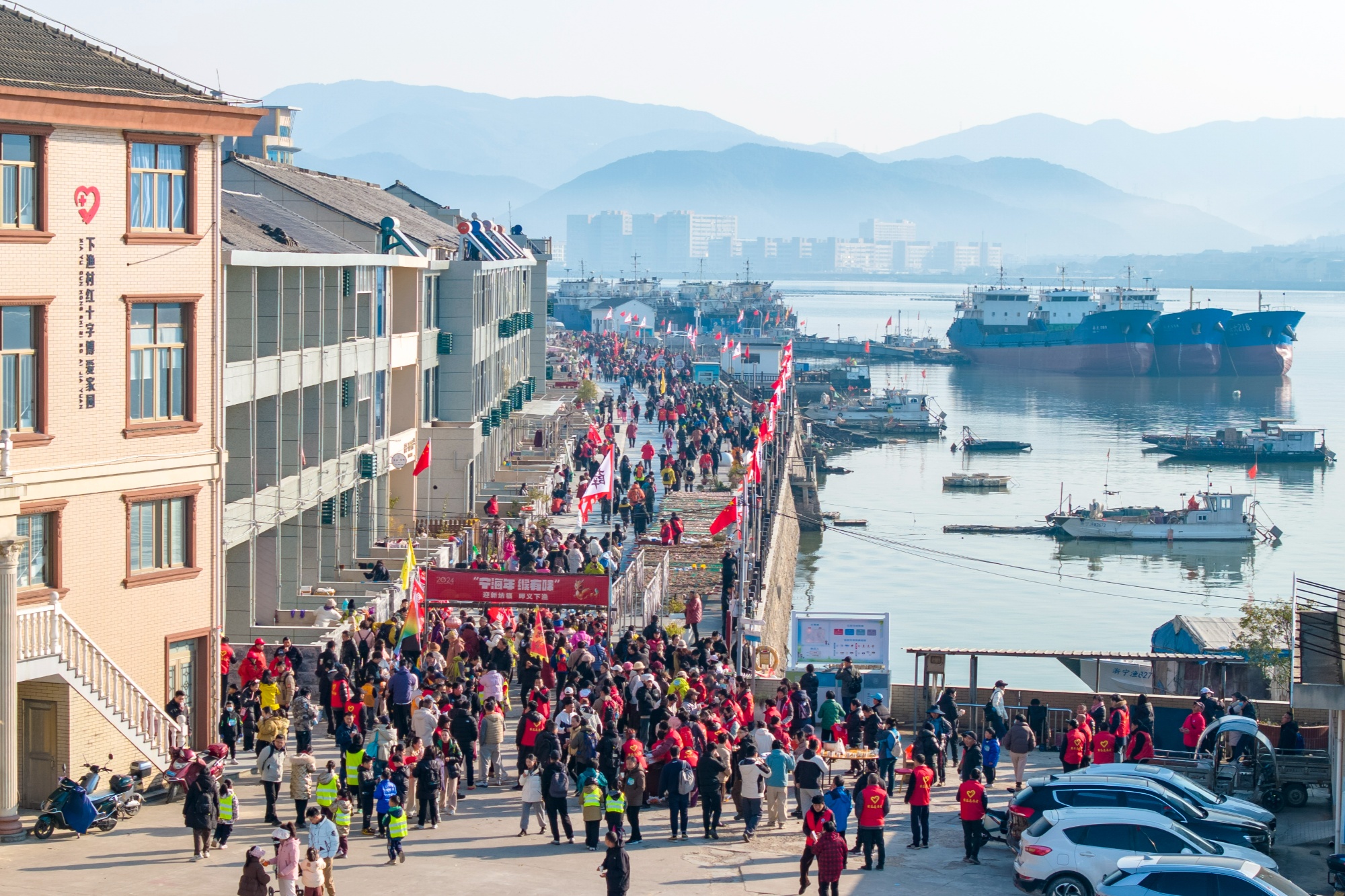 2500人沿海徒步“千里走宁海”带动全民健身热潮(图1)