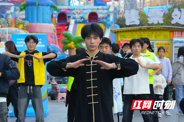 运动传递温暖湖南长沙开展全民健身志愿服务活动(图2)