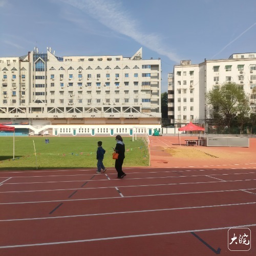 合肥市全民健身中心试运营首日：田径场上开运动会羽毛球馆被订空(图4)