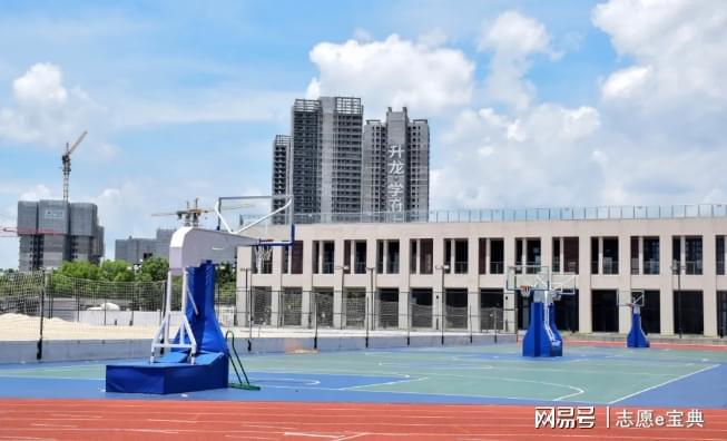 广州商学院环境速览：完美的运动环境支撑所有学生需求非常好！(图1)