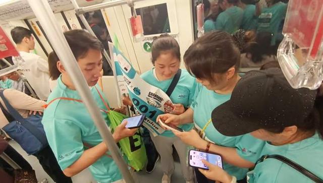 城市定向赛火热开赛：超万人参与文旅商体展联动玩遍上海滩(图2)