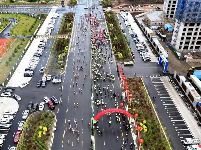 Kaiyun体育网站：奋进新征程运动促健康——2025绥化·北林全民健身欢乐跑圆满举行(图2)