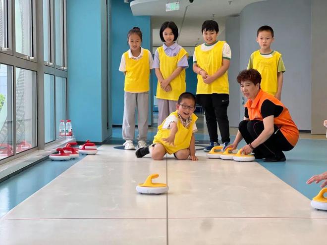 运动也能“痛并快乐着”！这场室内定向挑战赛收获青少年“点赞”(图1)