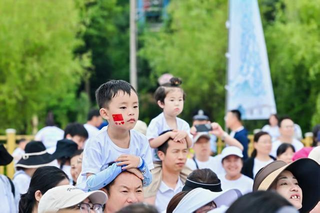 Kaiyun（中国体育）：2025年“行走大运河”全民健身活动云南省主会场在楚雄南华启幕(图2)