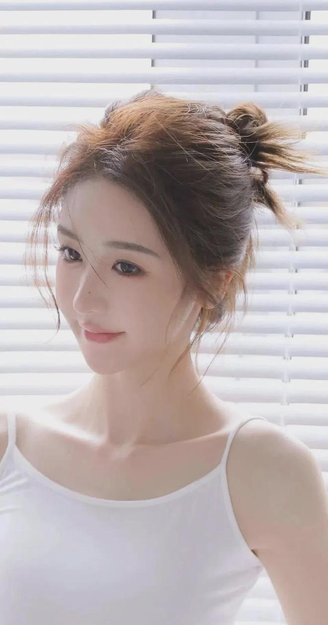 女生不遮阴内搭图(图1)