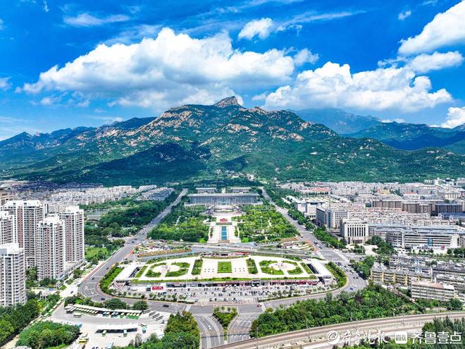 Kaiyun（中国体育）：第39届泰山国际登山比赛暨第30届全国全民健身登泰山徒步活动在泰安鸣枪开赛(图3)