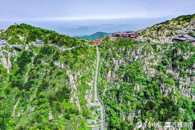 Kaiyun（中国体育）：第39届泰山国际登山比赛暨第30届全国全民健身登泰山徒步活动在泰安鸣枪开赛(图5)