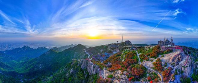 Kaiyun（中国体育）：第39届泰山国际登山比赛暨第30届全国全民健身登泰山徒步活动在泰安鸣枪开赛(图4)