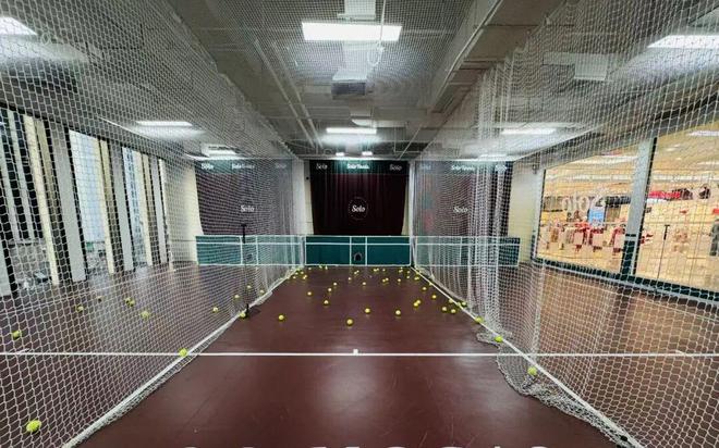 Kaiyun体育网站：当代年轻人流行在学练馆打网球(图4)