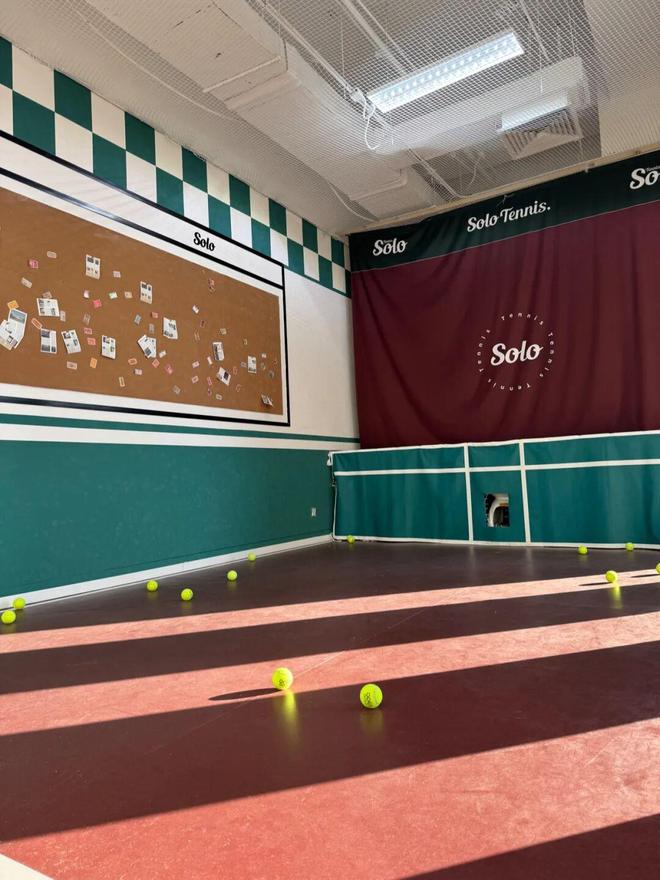 Kaiyun体育网站：当代年轻人流行在学练馆打网球(图5)