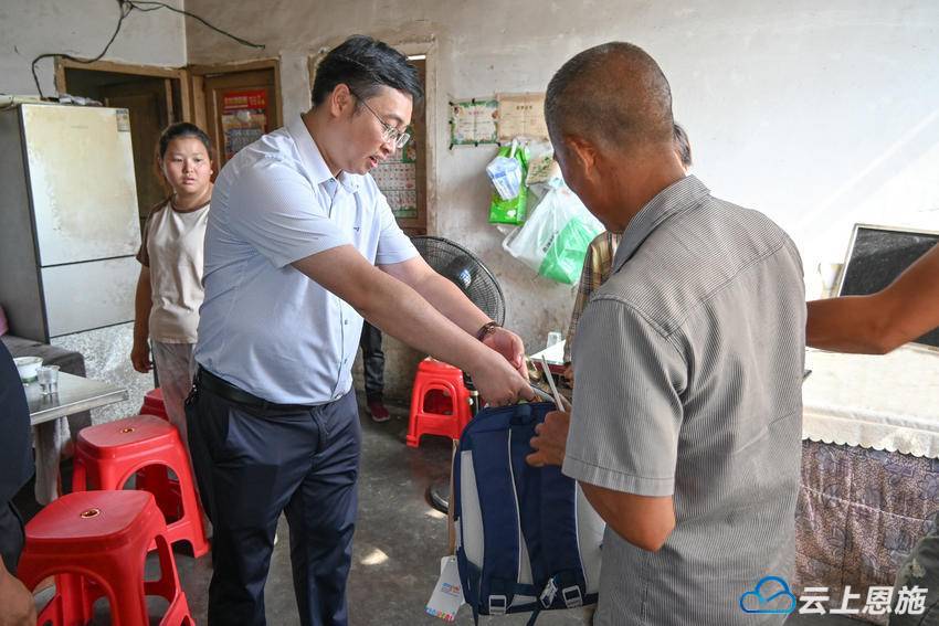 党建引领聚合力国企担当暖民心——咸丰县农旅集团探索“党建强、发展强、民生暖”实践路径(图1)