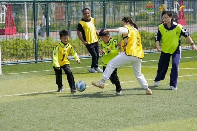 滨州“小奥筑家”开辟家庭体育新路径(图3)