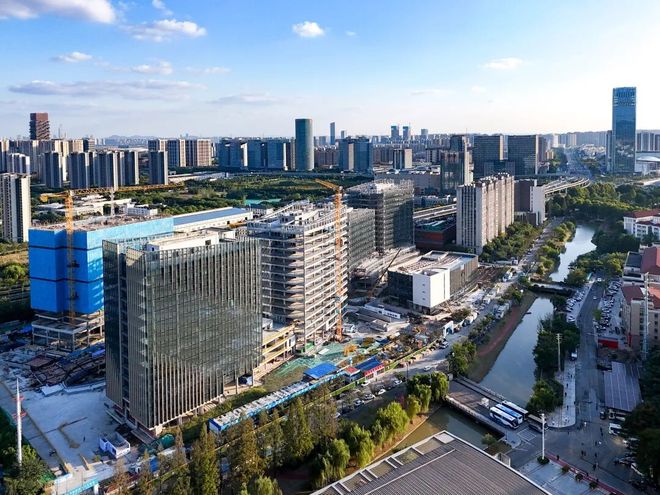 南京商业地产周报走进华设集团探索产商双向赋能路径；南京全民健身中心冲刺施工收尾……(图13)