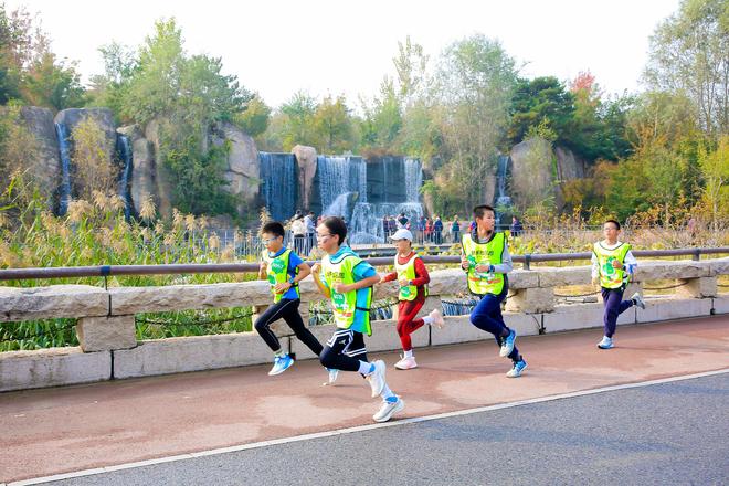 Kaiyun（中国体育）：“链家温榆河公园欢乐跑”开跑500位跑者探索“体育+文旅“新路径(图3)