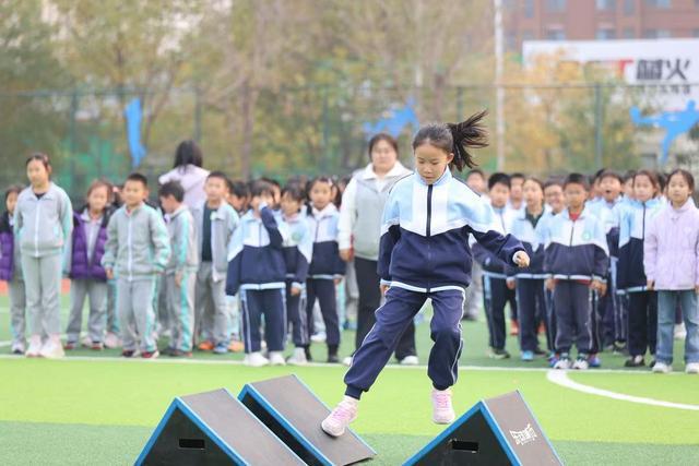 “奔跑吧·少年”2025年北京市青少年科学健身指导普及暨青体质促进趣味运动会成功举行(图4)