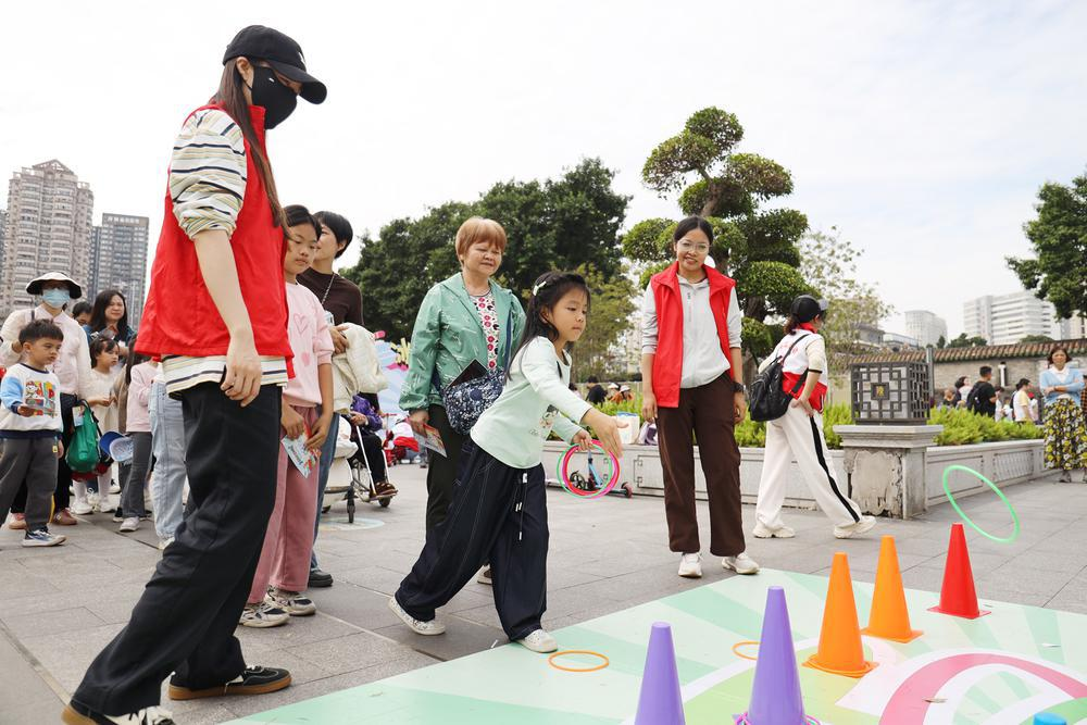 “全民趣味运动嘉年华”在广州陈家祠东广场举行街坊动起来更欢乐(图3)