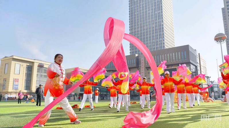 青海全民健身示范引领活动：健身舞龙项目展演交流举行(图1)