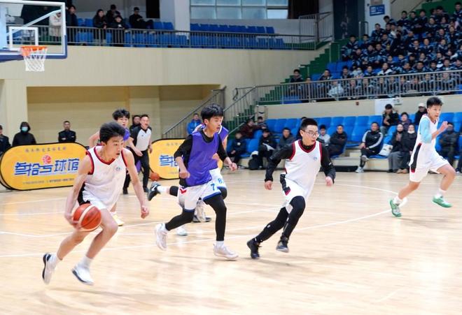 舒华体育收盘上涨1004%滚动市盈率7768倍总市值5831亿元(图1)