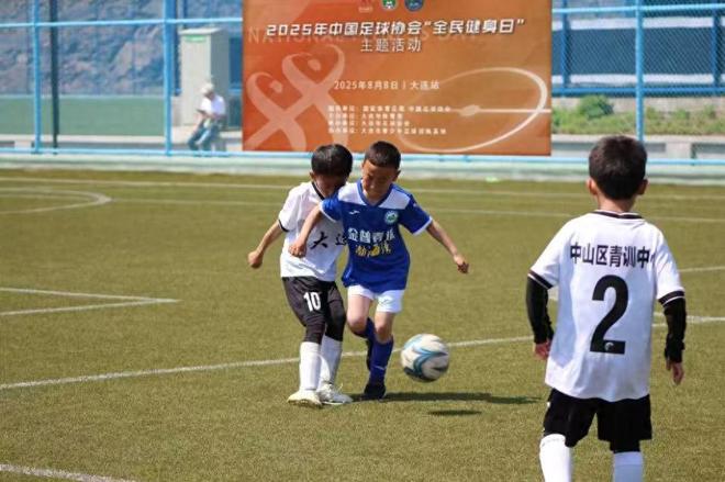 全民健身日暨大连市足球超级联赛青少年精英组绿茵少年逐梦足球城(图1)