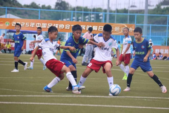 全民健身日暨大连市足球超级联赛青少年精英组绿茵少年逐梦足球城(图2)
