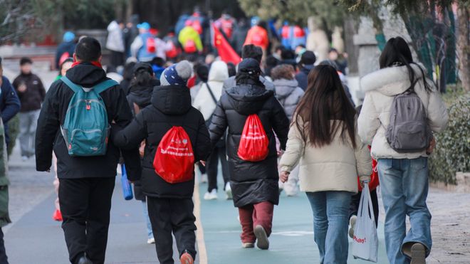 步步登高启新篇！2026年新年登高健身大会活动在千佛山举办(图5)